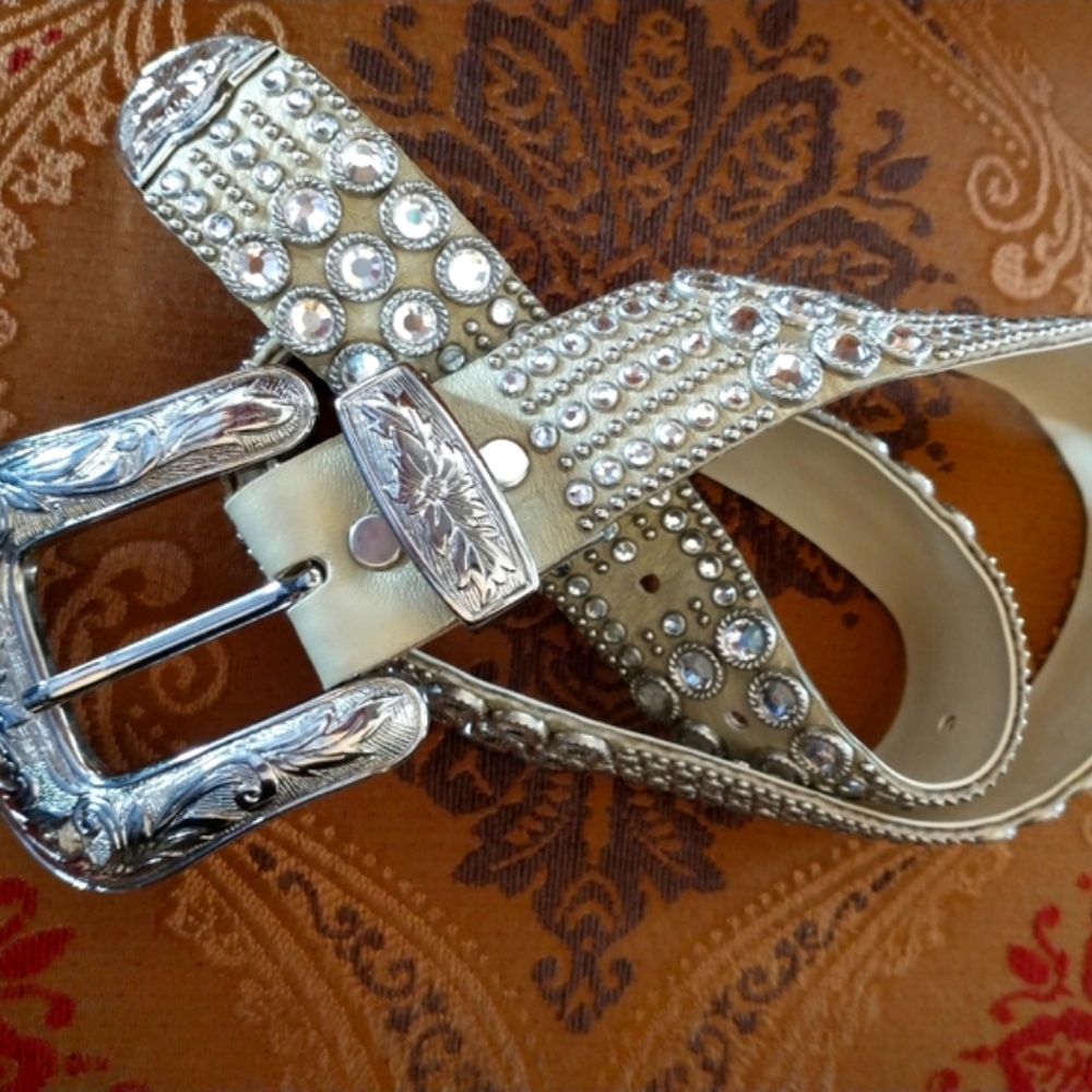 SOLD!!!!!!!!Kippy's Swarovski Crystal Rhinestone Champagne leather Authentic - Picture 7 of 12